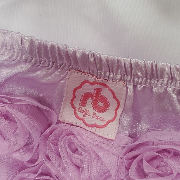 Silly ruffle butts - Picture 5 of 8